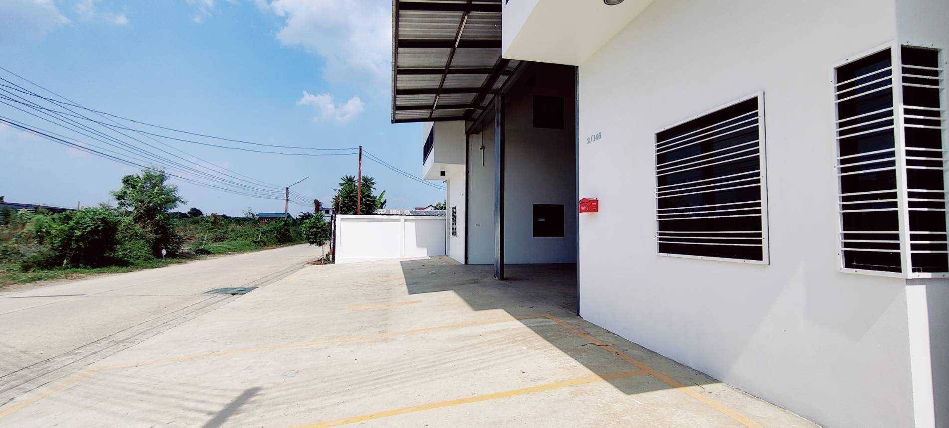 โกดังให้เช่า ลําลูกกา คลอง 4 พร้อมออฟฟิศ 2 ชั้น พื้นที่ใช้สอย 245 ตรม.  